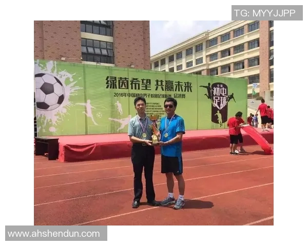 厦门二中足球明星崭露头角引领校园足球新风潮